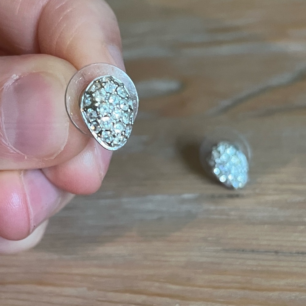 Swarovski Vintage Elegant Silver Crystal Stud Earrings - Picture 4 of 8